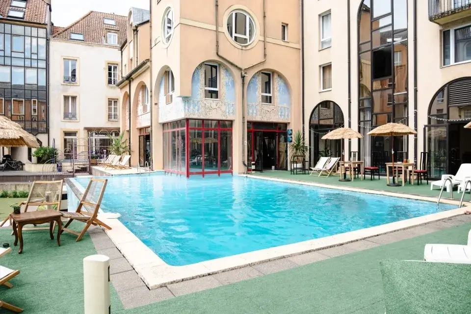 146LeClubDuPontSaintMarcel-960px image (1)